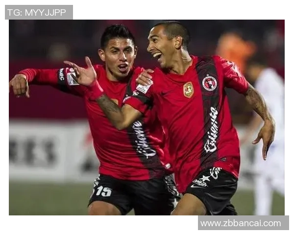 马斯哈德与棉农的激烈对决揭示了足球战术与团队协作的重要性